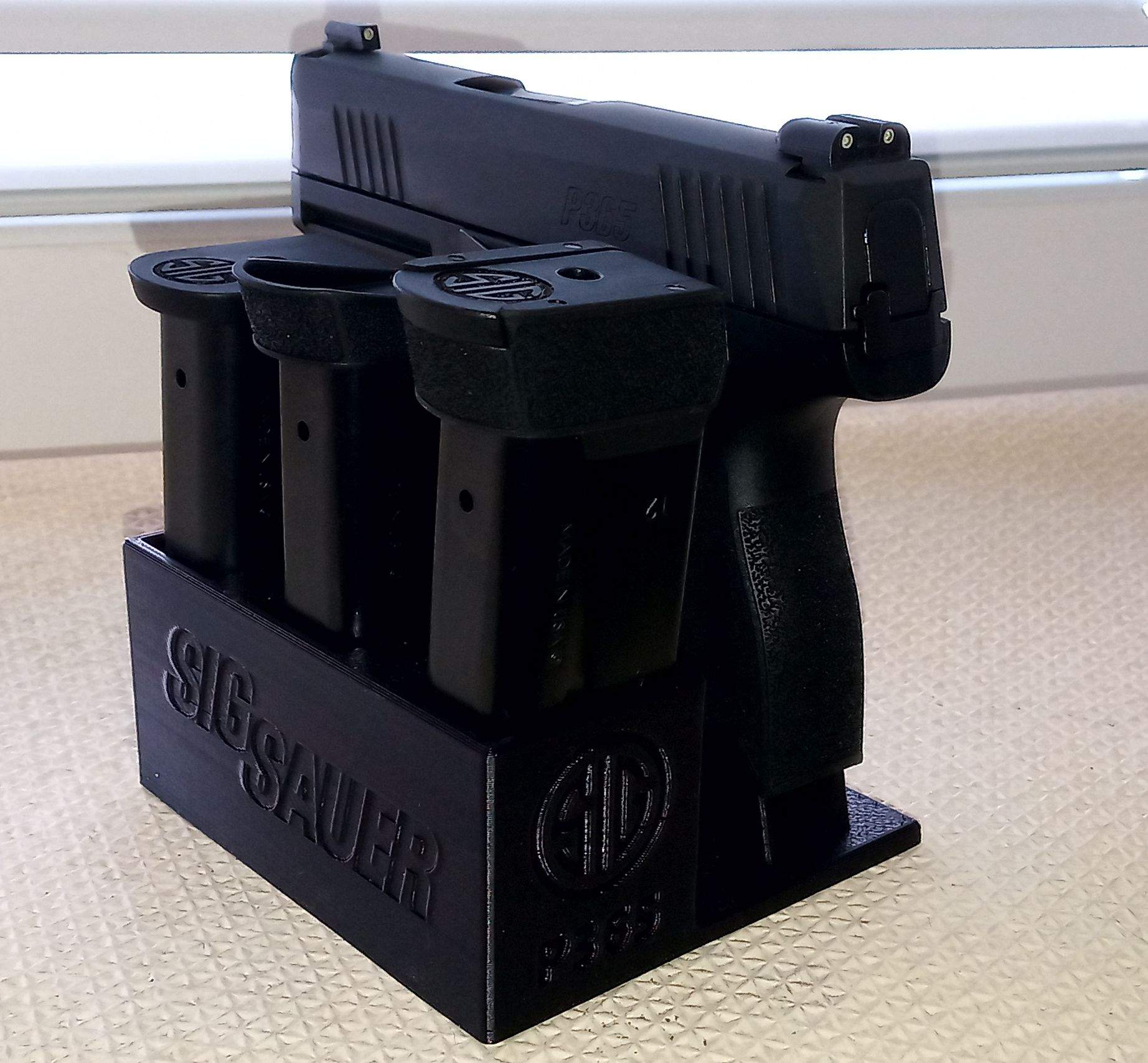 Stojánek do trezoru na Sig Sauer P365 + 3 zásobníky